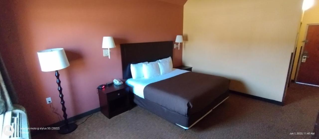 Shary Inn And Suites Mission Εξωτερικό φωτογραφία